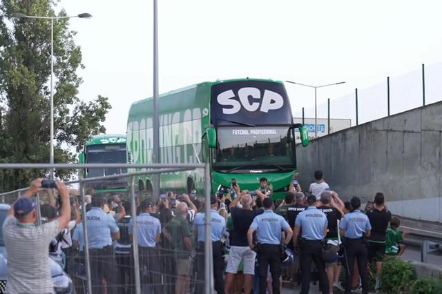 A chegada do autocarro do Sporting a Alvalade