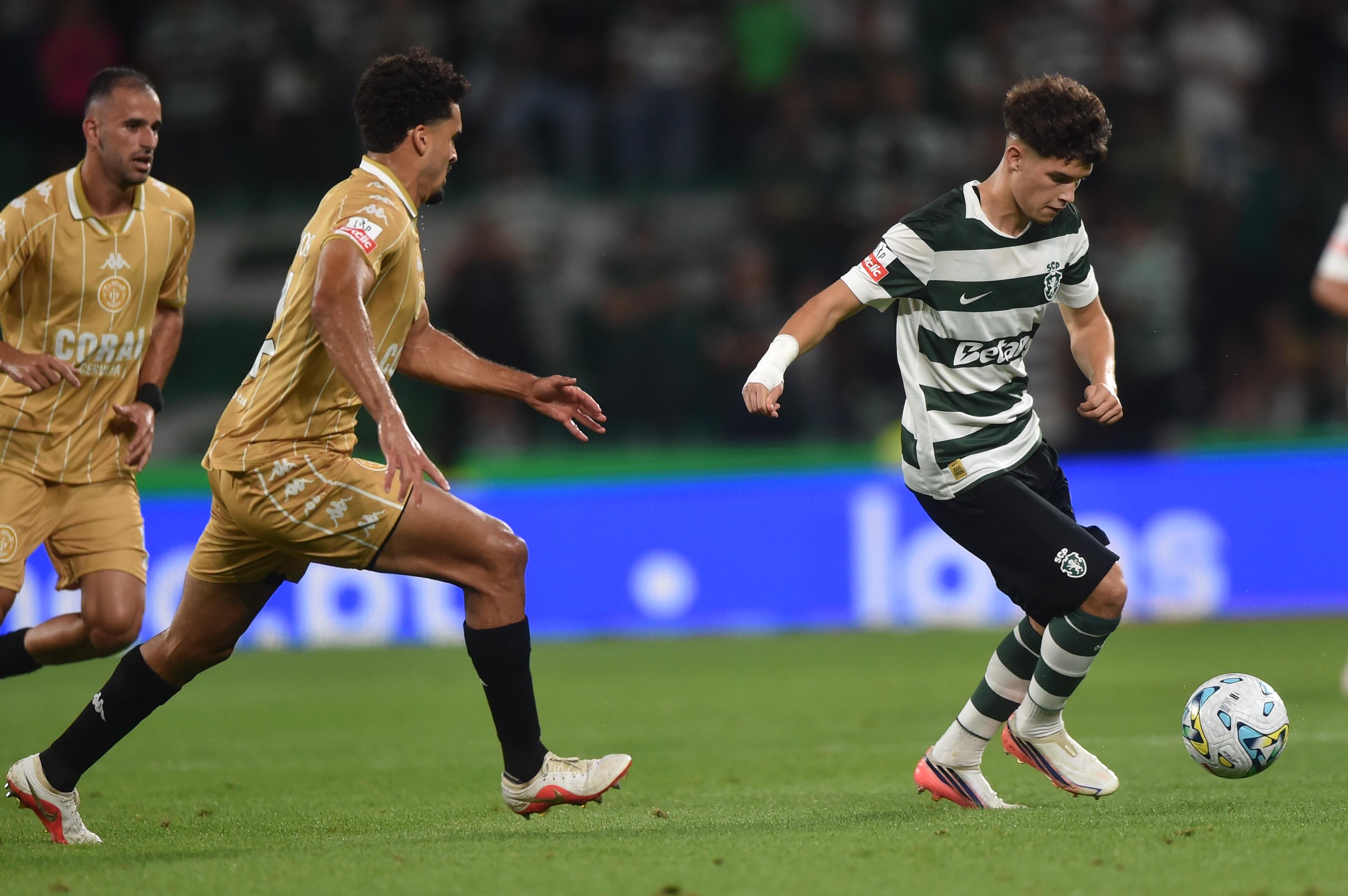 Flávio Gonçalves em ação frente ao Nacional - Foto: Miguel Nunes