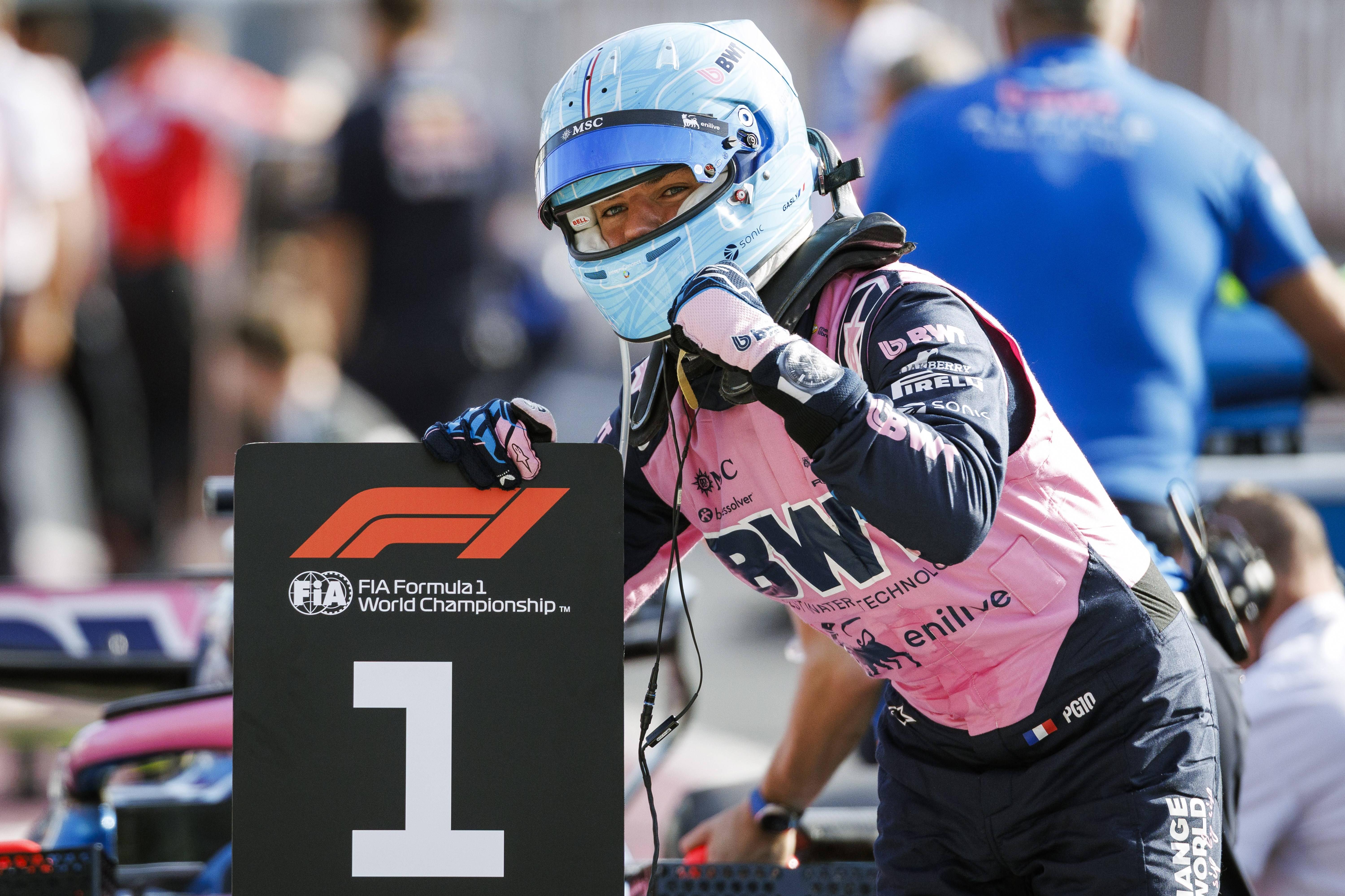 Pierre Gaslu celebra a primeira 'pole' da carreira