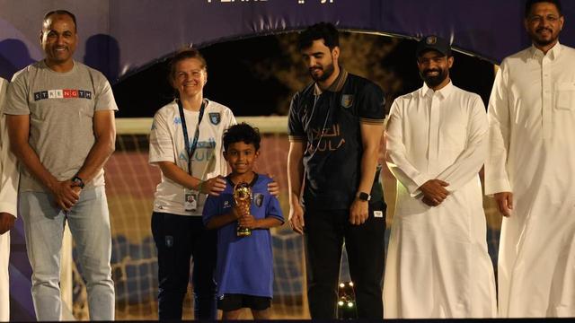 Entre homens, a treinadora ganha espaço (e respeito) no futebol saudita - Foto: D.R.