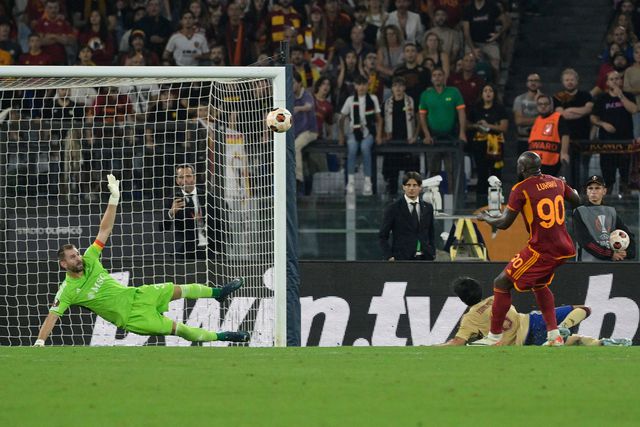 Roma de Mourinho goleia Servette por 4-0