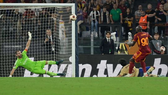 Roma de Mourinho goleia Servette por 4-0