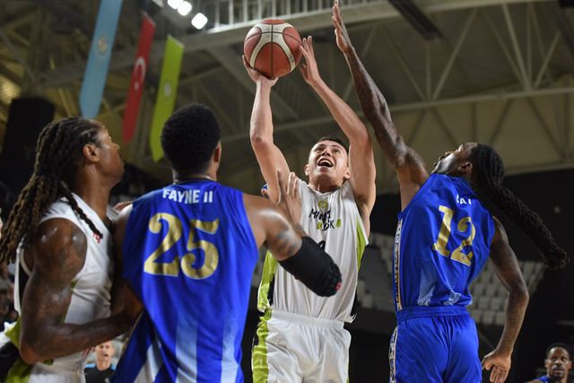 Basquetebol: mãozinha de Landis ainda apura FC Porto para a Taça Europa