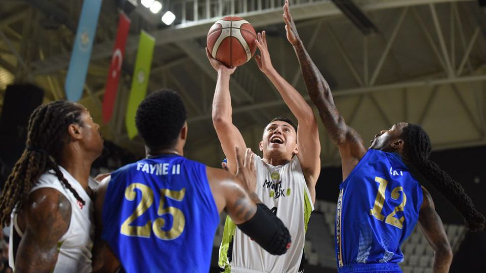 Basquetebol: mãozinha de Landis ainda apura FC Porto para a Taça Europa