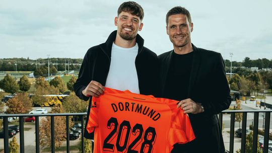 OFICIAL: Kobel renova contrato com o Borussia Dortmund