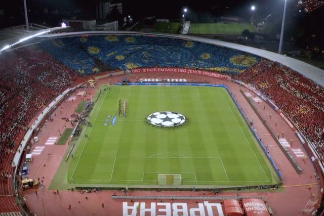 Claque do Estrela Vermelha 'pinta' Van Gogh na bancada (vídeo)