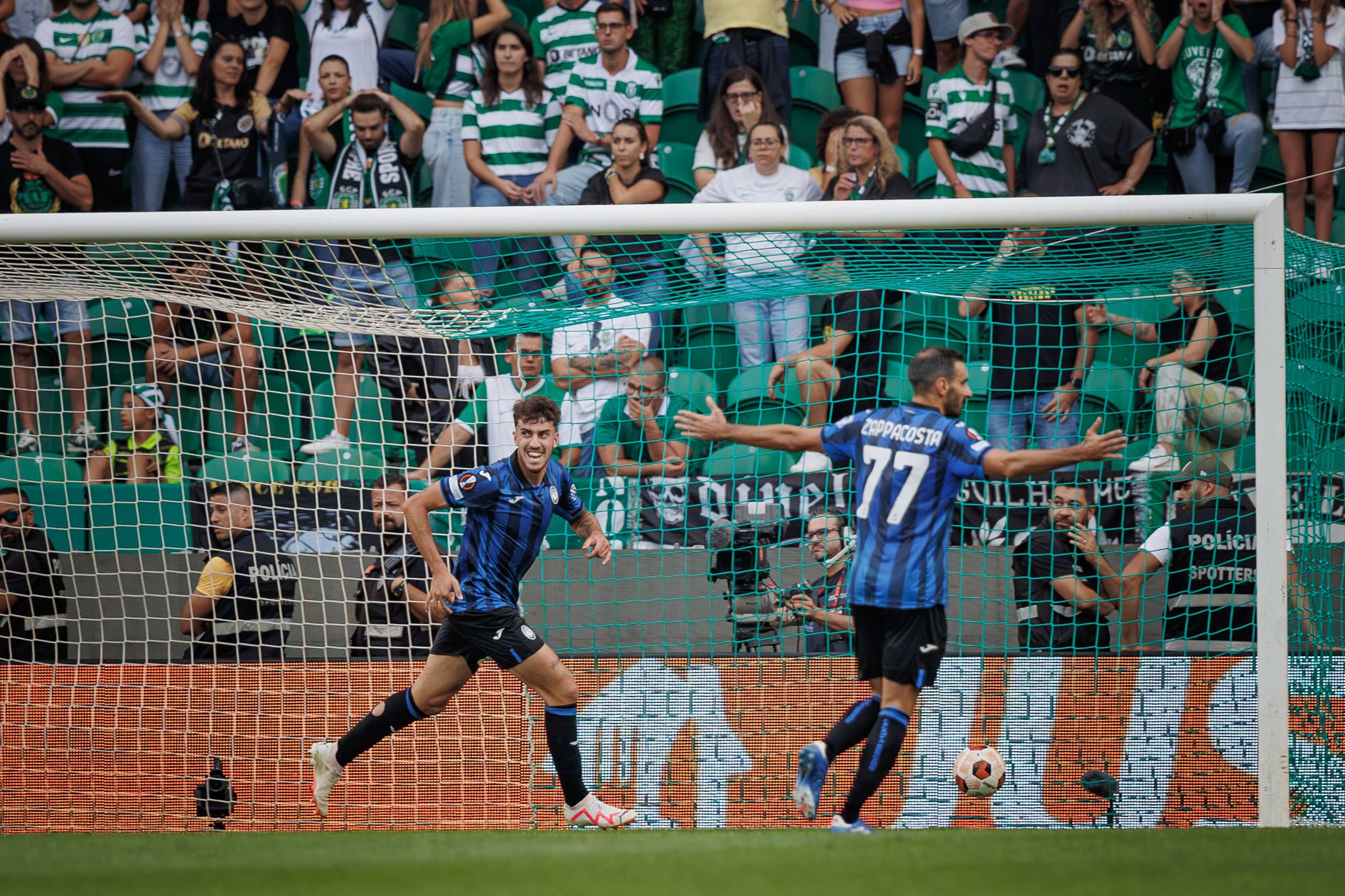 Esta Bela encarnou o papel de Monstro em Alvalade