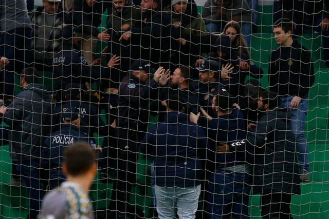 Invasão de campo no V. Setúbal-FC Gaia: disciplina decide medidas na sexta