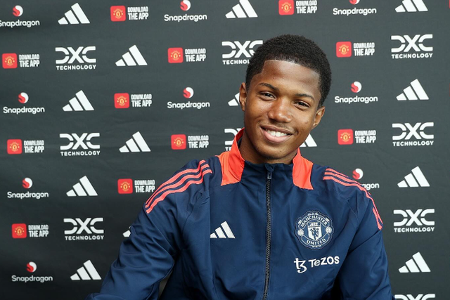 Manchester United contrata jovem que marcou 10 golos num jogo do Arsenal