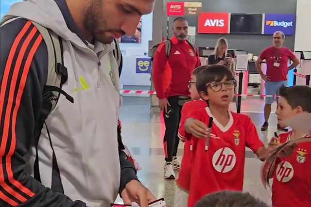 Chegada do Benfica ao Funchal com aeroporto a abarrotar