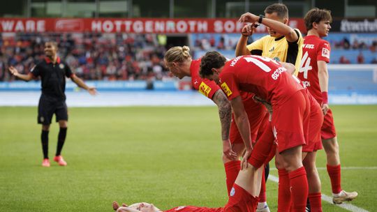 Leverkusen escorrega em casa, Dortmund afunda-se em Berlim