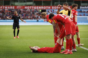 Leverkusen escorrega em casa, Dortmund afunda-se em Berlim