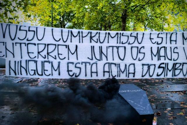 Claque do SC Braga faz protesto junto ao estádio: «O vosso compromisso está morto»