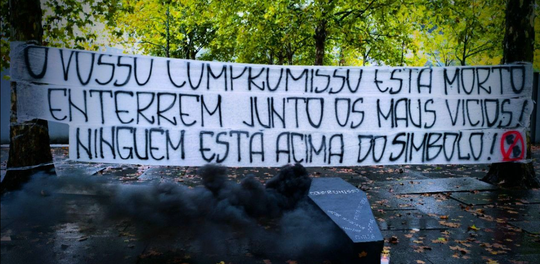 Claque do SC Braga faz protesto junto ao estádio: «O vosso compromisso está morto»