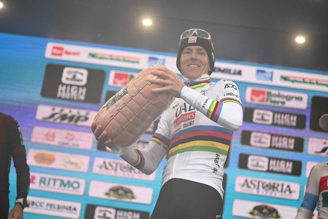 O prémio de Pogacar na 24.ª vitória da época foi... uma mortadela