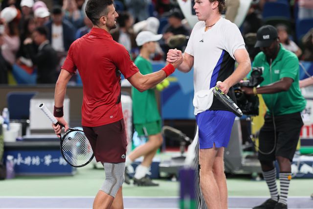À procura do 100.º título da carreira, Djokovic entra a vencer no Masters de Xangai