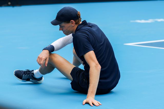 Sinner sem conseguir andar desiste do Masters 1000 de Xangai