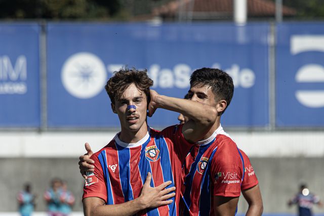 Emblema azul-grená continua a galgar lugares na tabela classificativa - Foto: Felgueiras