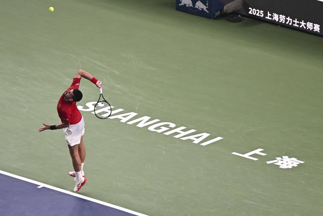 Djokovic vence em Xangai, mas teve de suar bastante