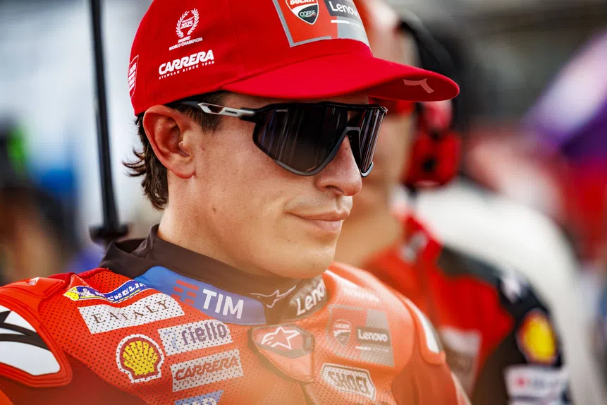 Márquez ao tapete! Bezzecchi **não perdoou**