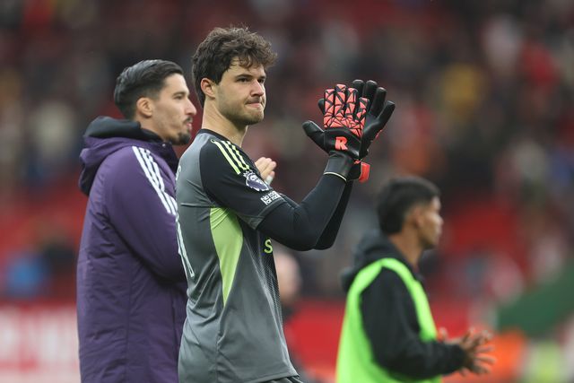 Senne Lammens com Altay ao lado