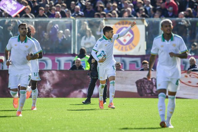 Roma vence a Fiorentina fora de casa e continua líder na Serie A