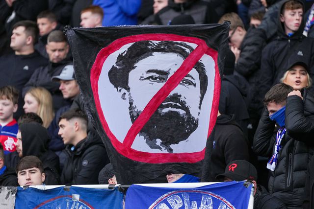 Oficial: precisou de escolta policial após empate e acabou despedido