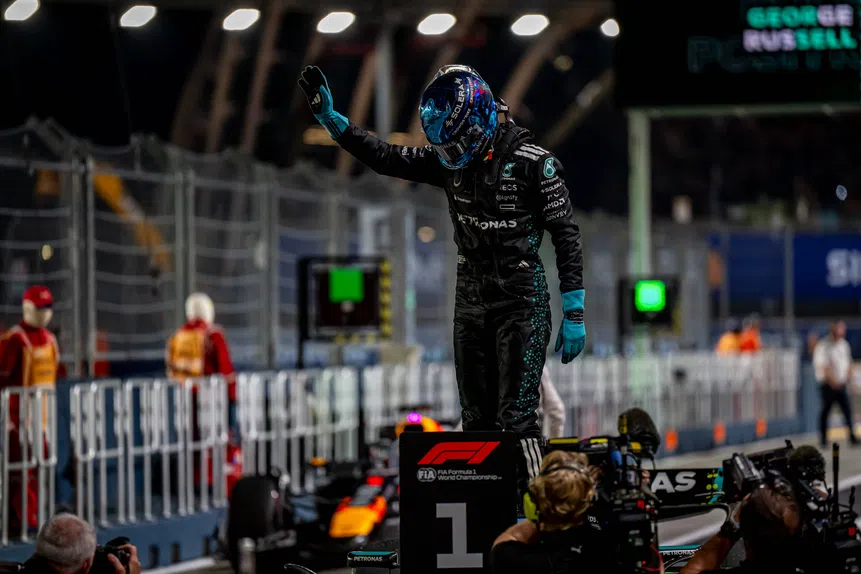 Russell reina em Singapura! Verstappen KO?