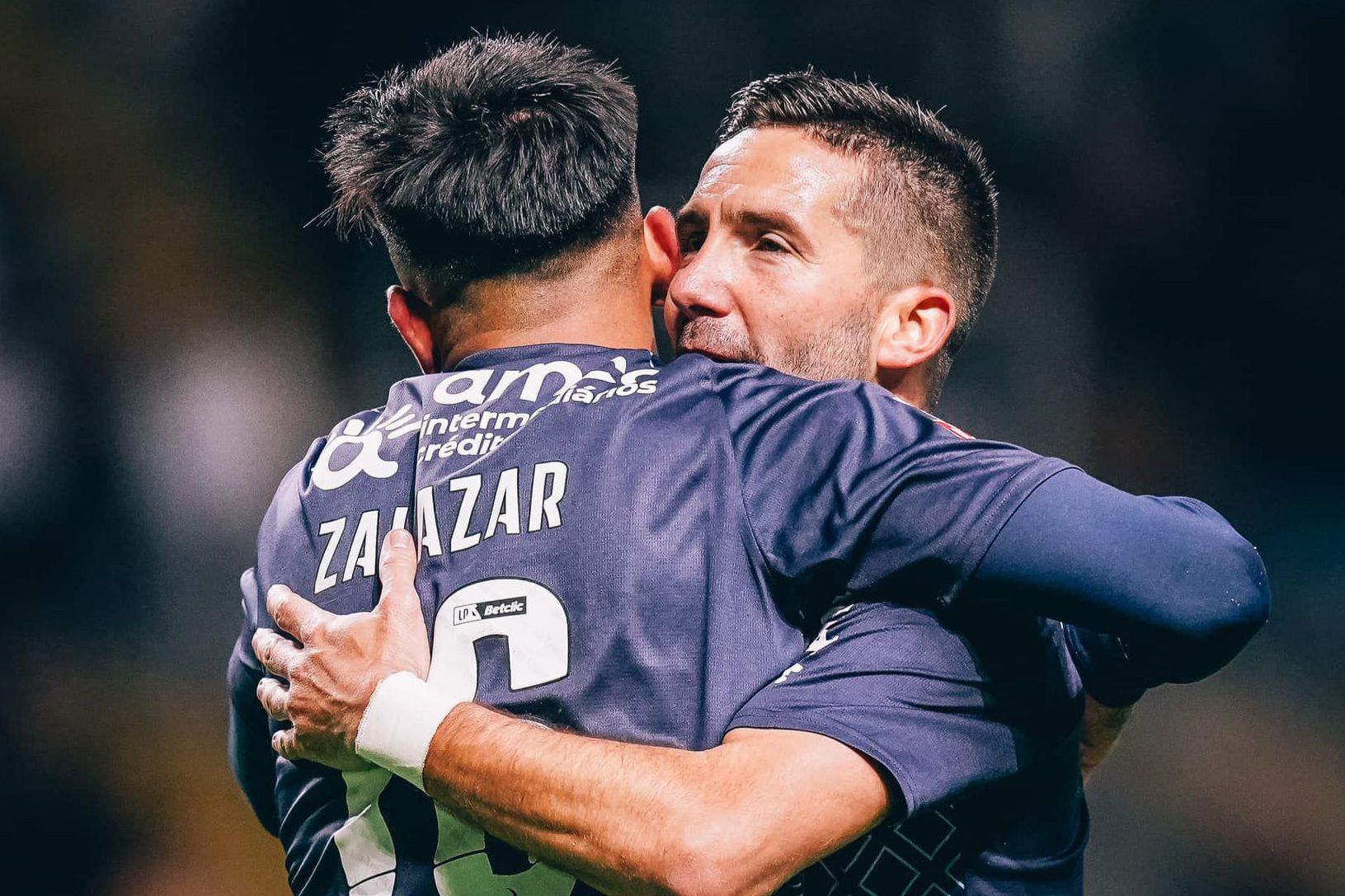 Zalazar celebra com o companheiro de meio-campo, João Moutinho - Foto: SC Braga