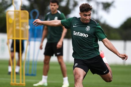 Moncef Zekri, lateral-esquerdo marroquino de 18 anos - Foto: Sporting CP