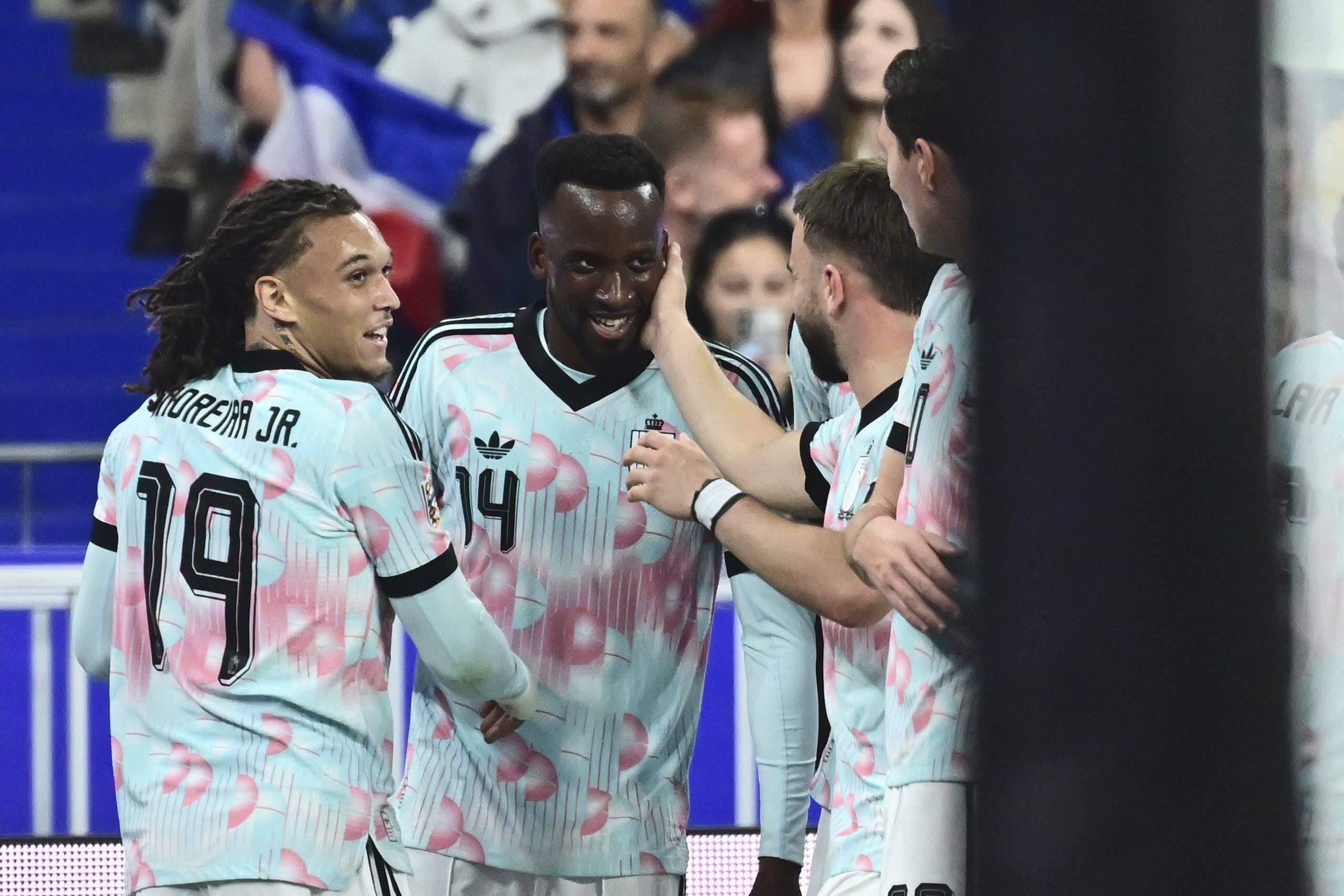 Dodi Lukebakio leva dois golos e uma assistência em quatro jogos pela Bélgica