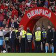 Hélder Carvalho consulta imagens no Benfica-Arouca da época passada - FOTO: Kapta+