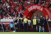 Hélder Carvalho consulta imagens no Benfica-Arouca da época passada - FOTO: Kapta+