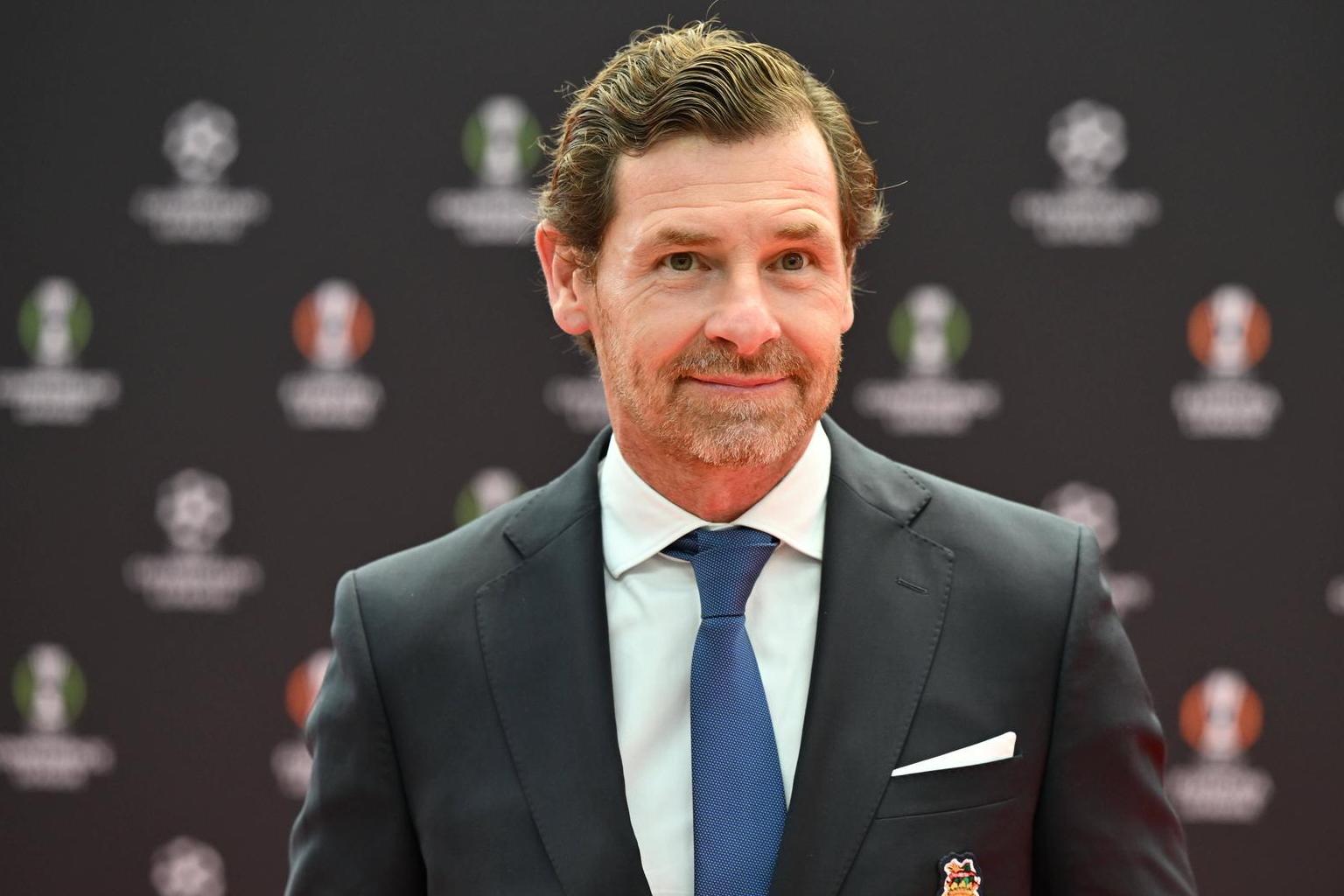«André, que empunhes com a coragem que todos te reconhecemos o estandarte da regeneração do futebol» — Foto: IMAGO