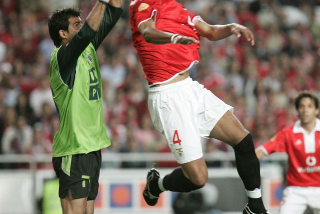 Luisão e aquele golo no Benfica-Sporting: «Até hoje quando saio à rua, a pergunta é sempre a mesma...»