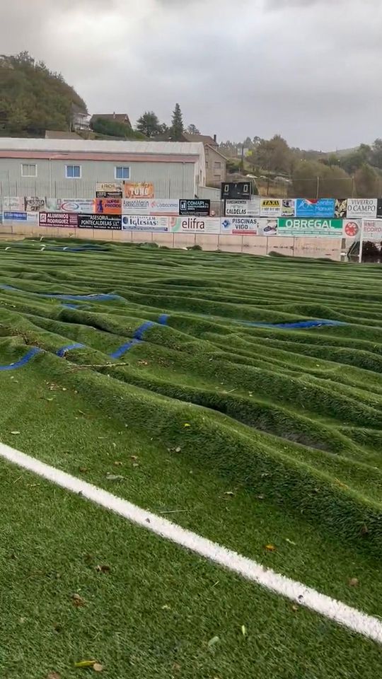 Tempestade destrói campo sintético de futebol em Pontevedra