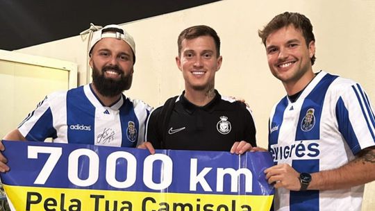 Dois adeptos do FC Porto fizeram 7 mil quilómetros para pedir camisola a Otávio e… conseguiram