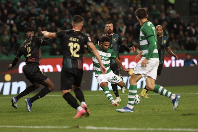 Sporting volta a assumir liderança da Liga após jogo louco em Alvalade