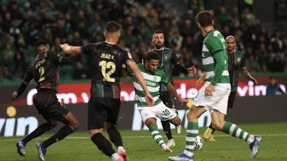 Sporting volta a assumir liderança da Liga após jogo louco em Alvalade