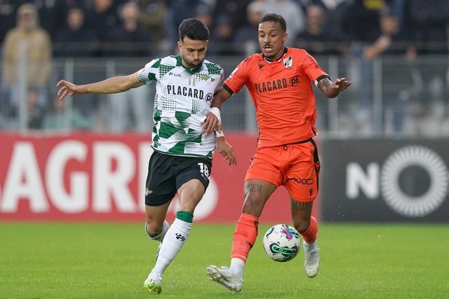 Golo de André Luís vale vitória no dérbi entre Moreirense e V. Guimarães