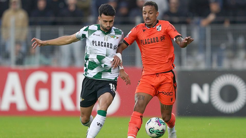 Golo de André Luís vale vitória no dérbi entre Moreirense e V. Guimarães