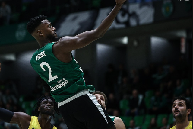 Duelo entre duas equipas invictas termina com vitória do Sporting