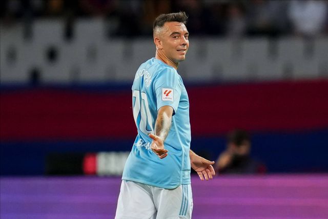 VÍDEO: Iago Aspas perde a cabeça e atira monitor do VAR ao chão