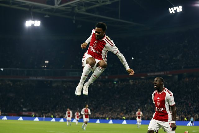Ajax vence segundo jogo seguido, agora com goleada, e aproxima-se do meio da tabela