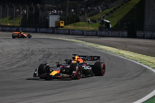 GP do Brasil: arranque caótico não impede 17.ª vitória de Max Verstappen