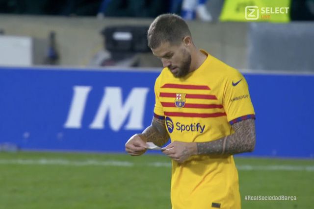 Xavi deu papelinho a Inigo Martínez: a curiosa reação do jogador