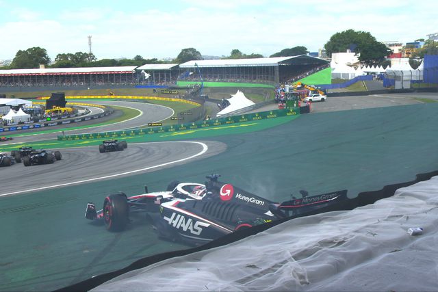 GP do Brasil: Magnussen e Albon batem e causam bandeira vermelha (vídeo)