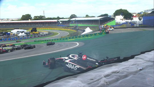 GP do Brasil: Magnussen e Albon batem e causam bandeira vermelha (vídeo)