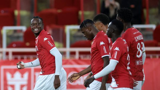 Ligue 1: Mónaco derrota Brest e é segundo à condição