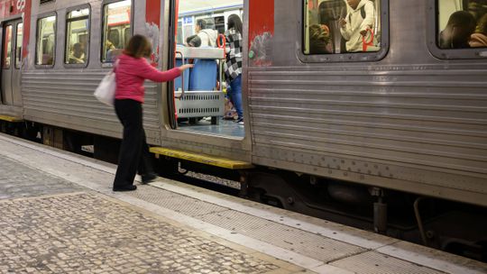 Avaria condiciona circulação ferroviária entre Sete Rios e Entrecampos